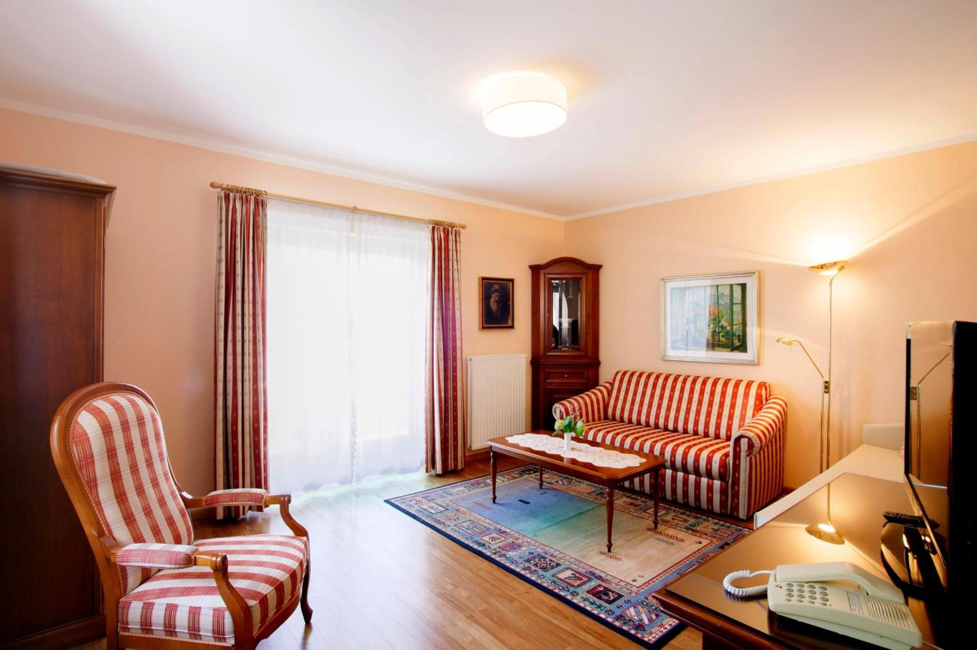 Hotel Foerstlerhof Postal / Burgstall Bagian luar foto