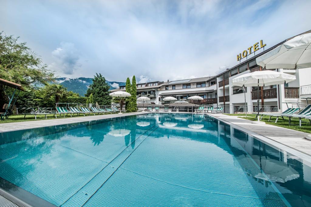 Hotel Foerstlerhof Postal / Burgstall Bagian luar foto