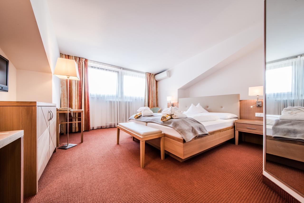 Hotel Foerstlerhof Postal / Burgstall Bagian luar foto